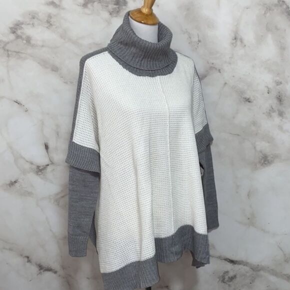 New La Classe Couture Oversized Poncho Waffle Sweater Cowl Neck Gray White S/M - Picture 2 of 6